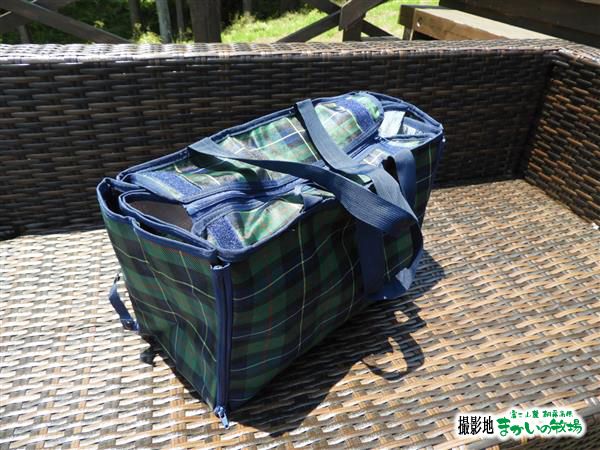 Cold storage seat which becomes a cooler bag which intercepts summer sunlight6