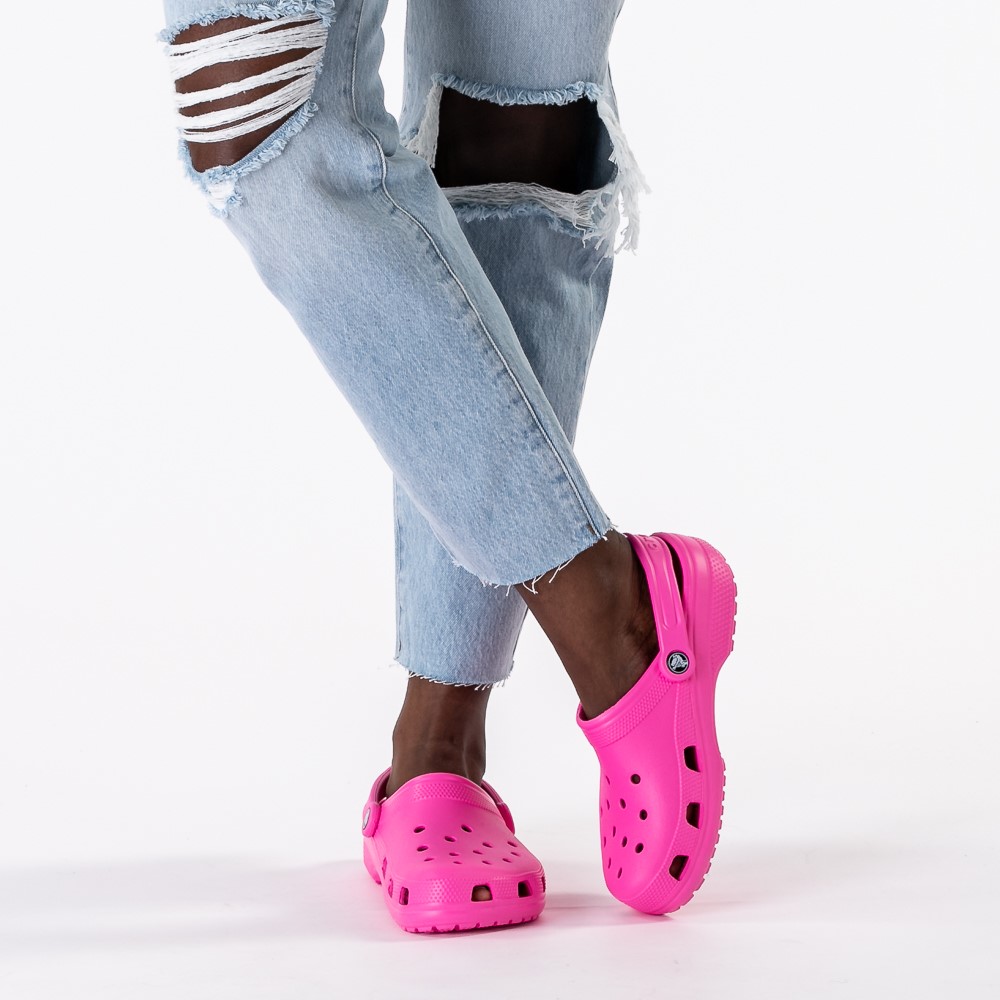 Crocs 521131 Classic Clog – Electric Pink M9