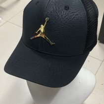 Jordan logo kim loại hat5