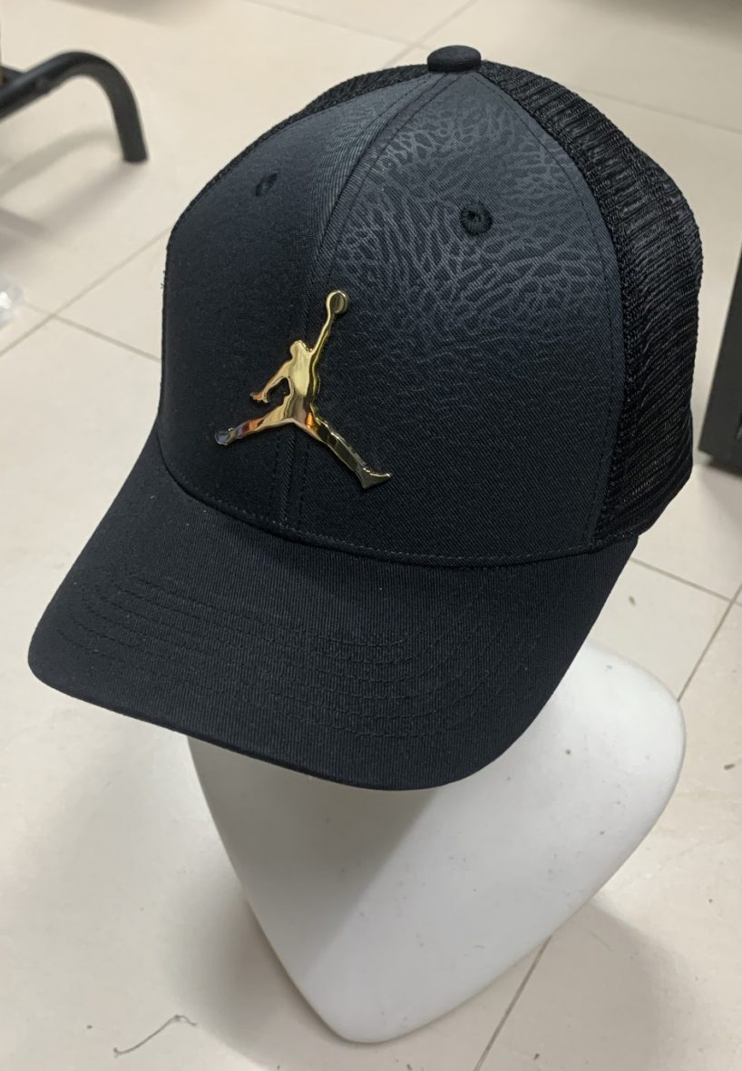 Jordan logo kim loại hat5