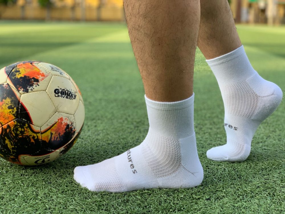 Feetures High Performance Max Cushion Quarter Socks white